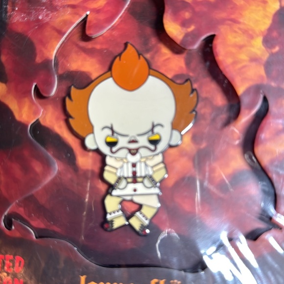 Loungefly IT Pennywise Clown Enamel Pin in Box Collectible LE 500 - Picture 2 of 3